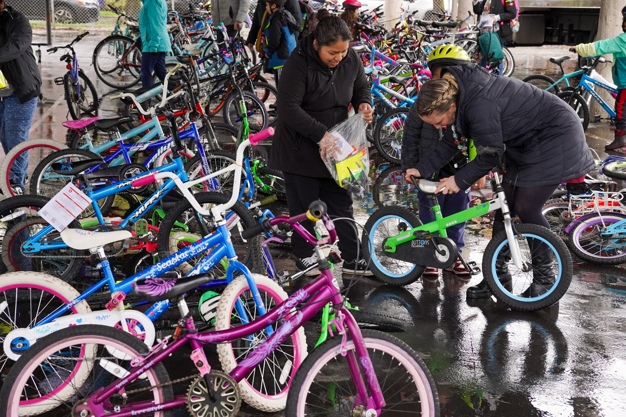 Bike donation event gets St. Johns families on the Bike Bus